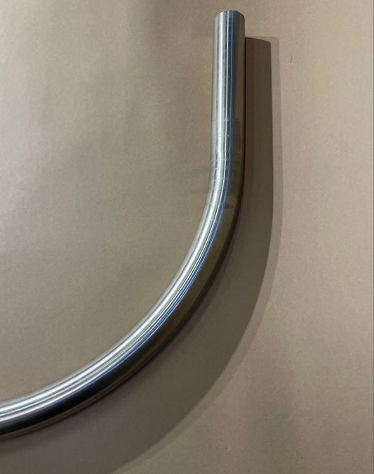 Rörbockad detalj – Ø15 mm rör, radie 43,5 mm, 90° bockning